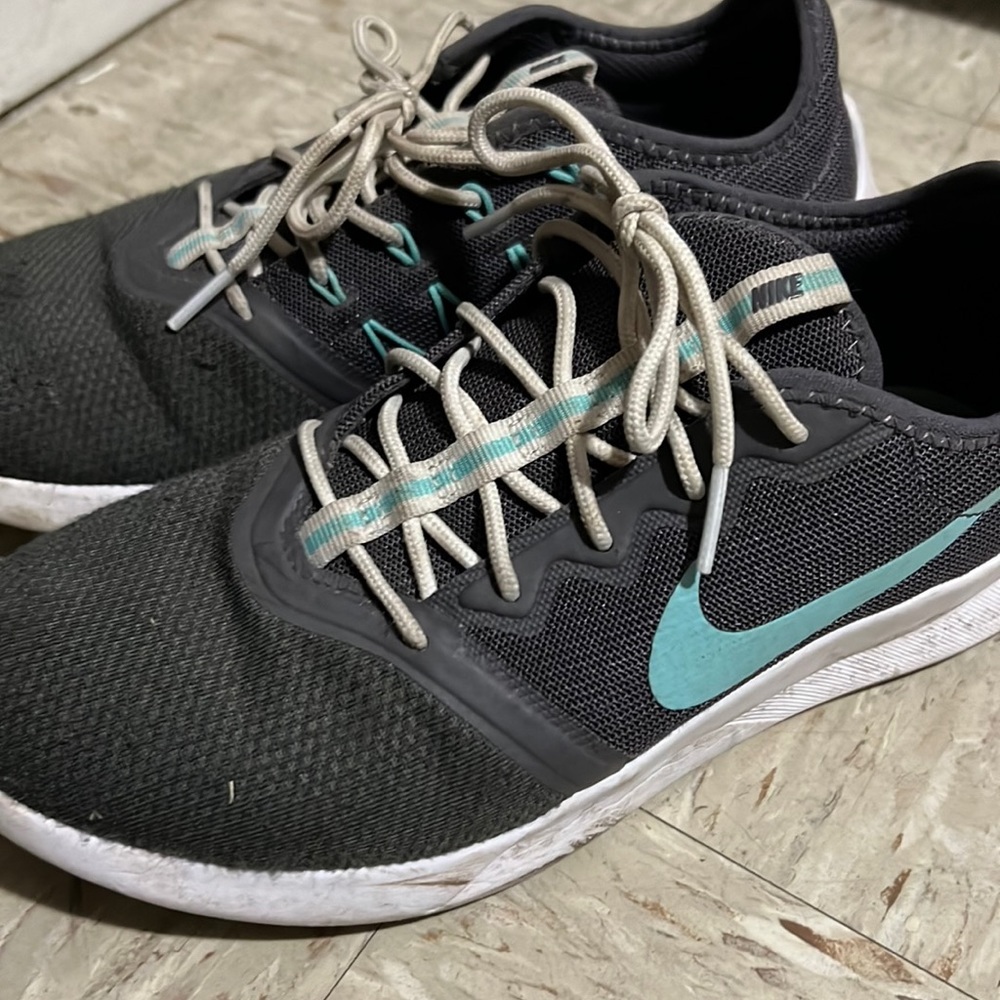 Size 9 Nike